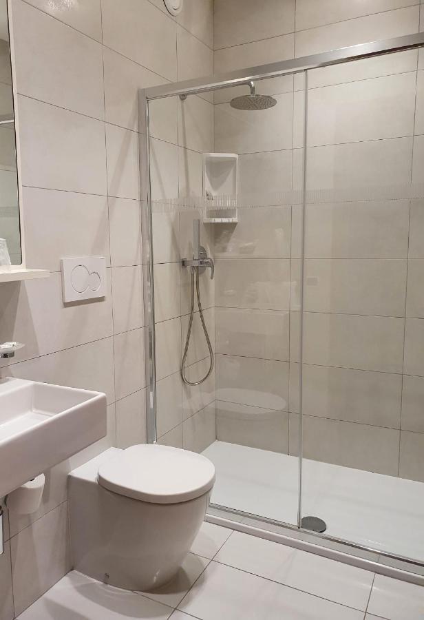 Hotel Poppi Мира Екстериор снимка