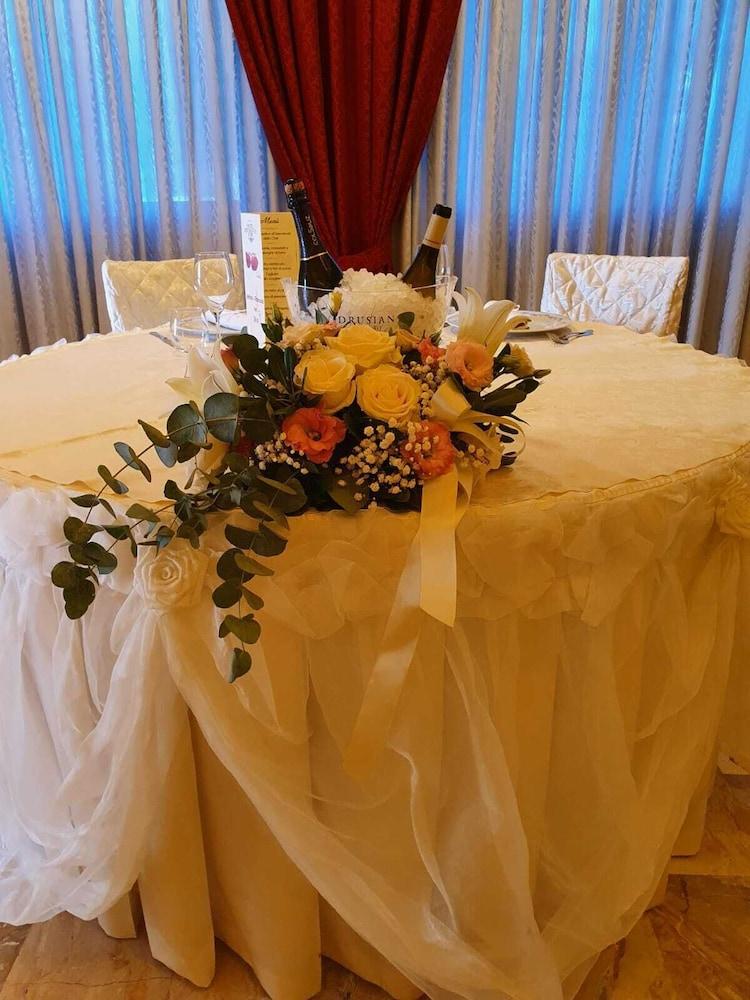 Hotel Poppi Мира Екстериор снимка