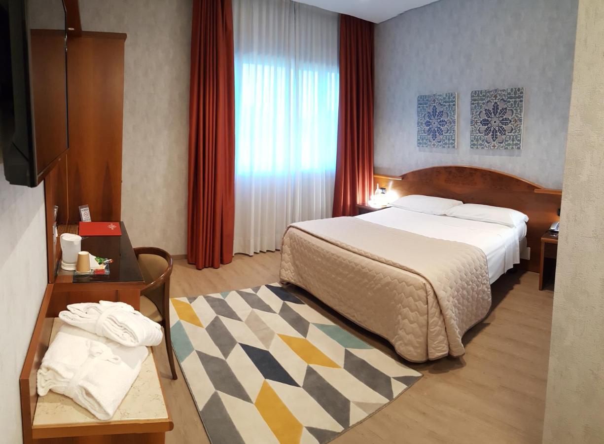 Hotel Poppi Мира Екстериор снимка