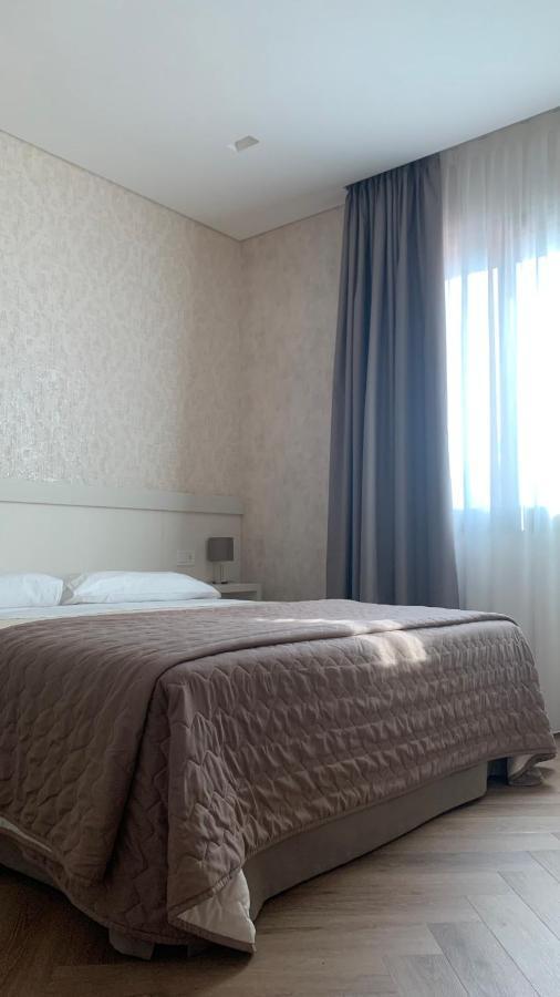 Hotel Poppi Мира Екстериор снимка