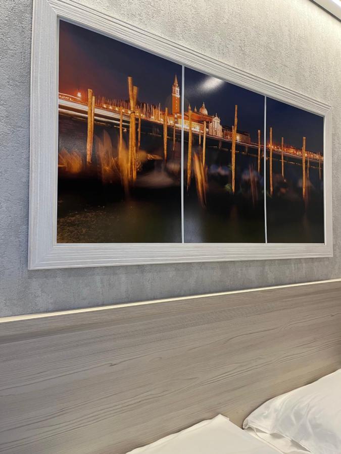 Hotel Poppi Мира Екстериор снимка