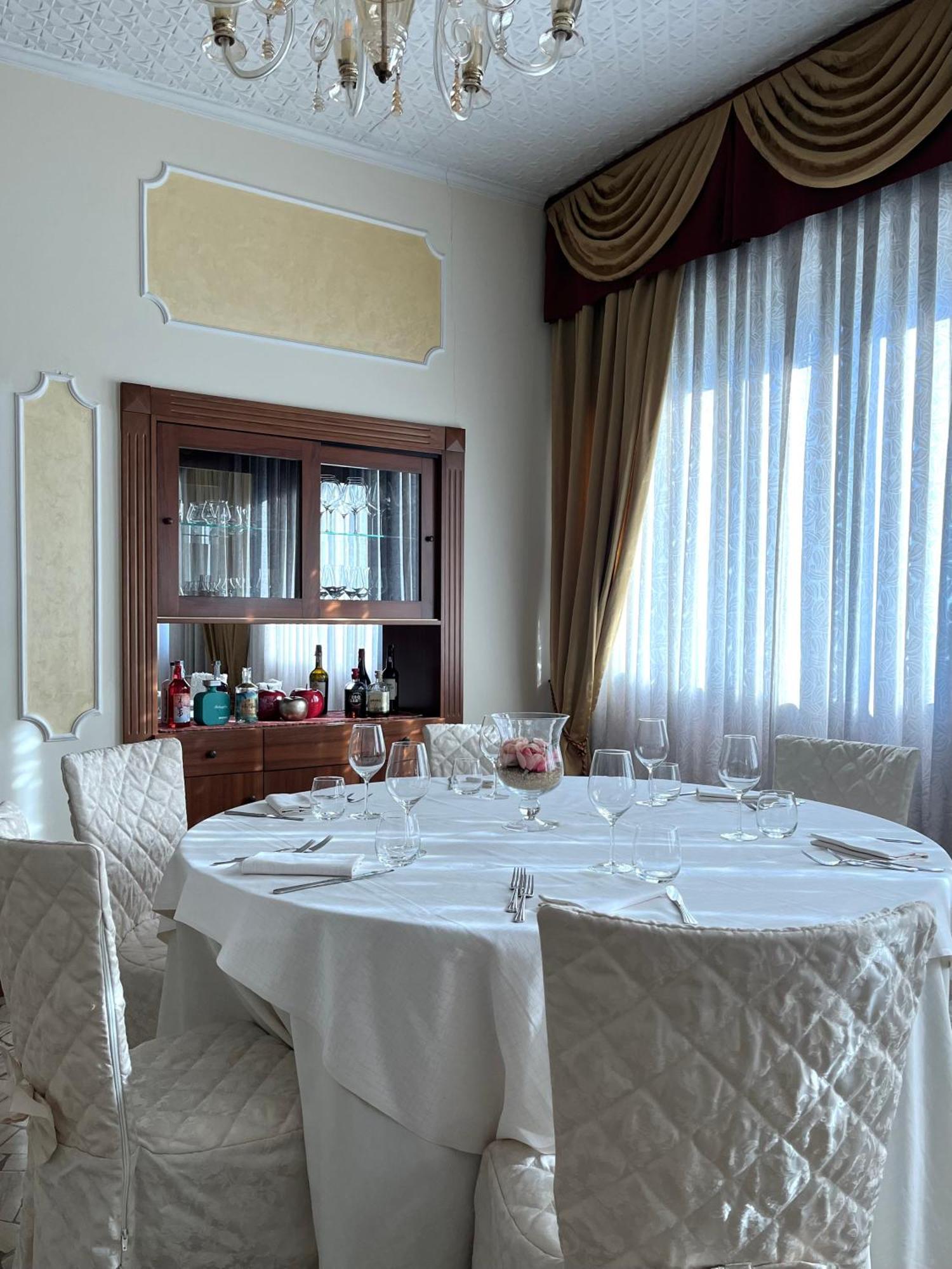 Hotel Poppi Мира Екстериор снимка