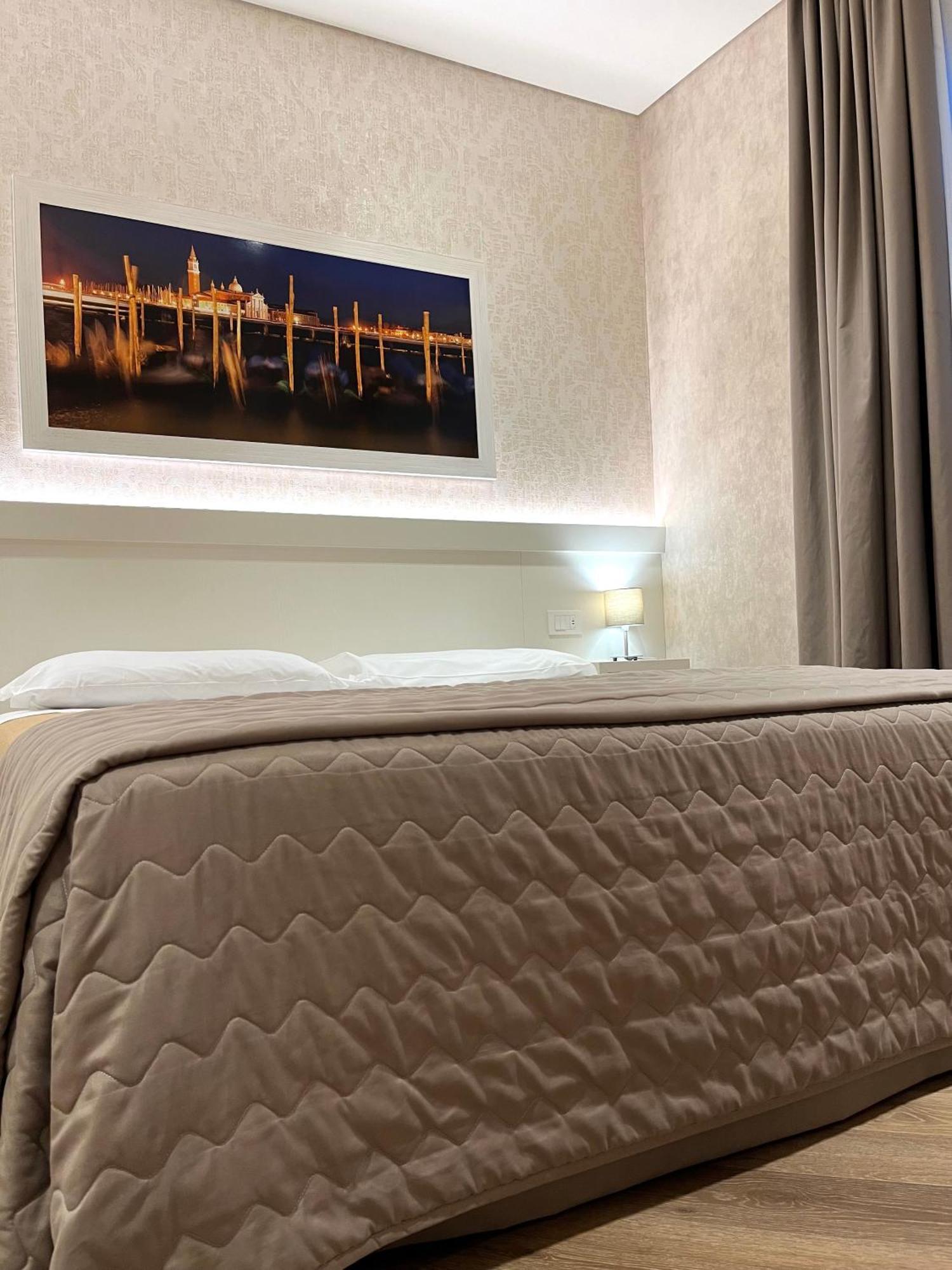 Hotel Poppi Мира Екстериор снимка