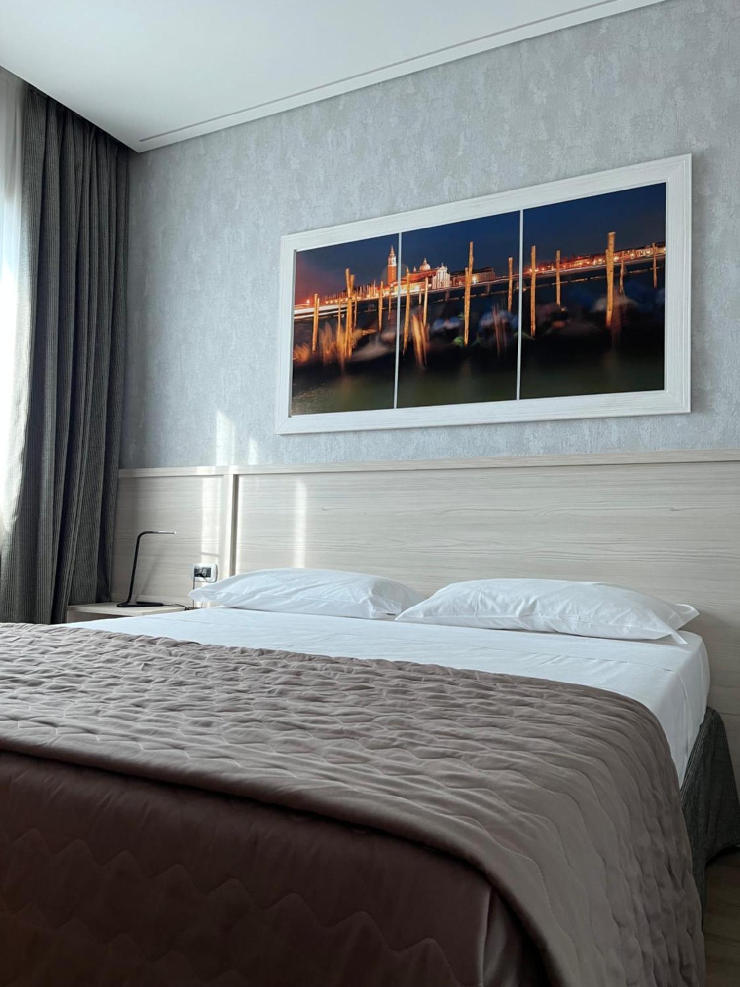 Hotel Poppi Мира Екстериор снимка