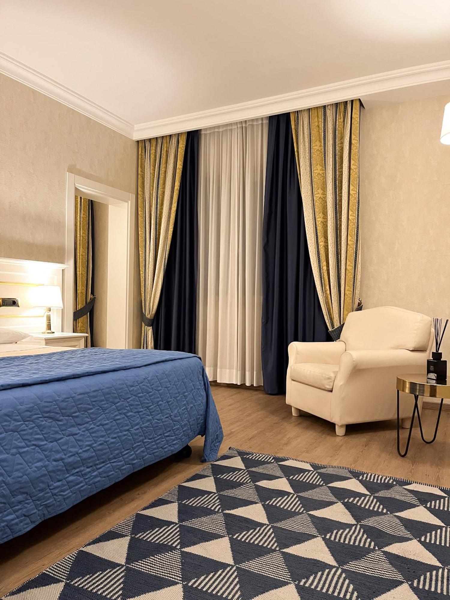 Hotel Poppi Мира Екстериор снимка