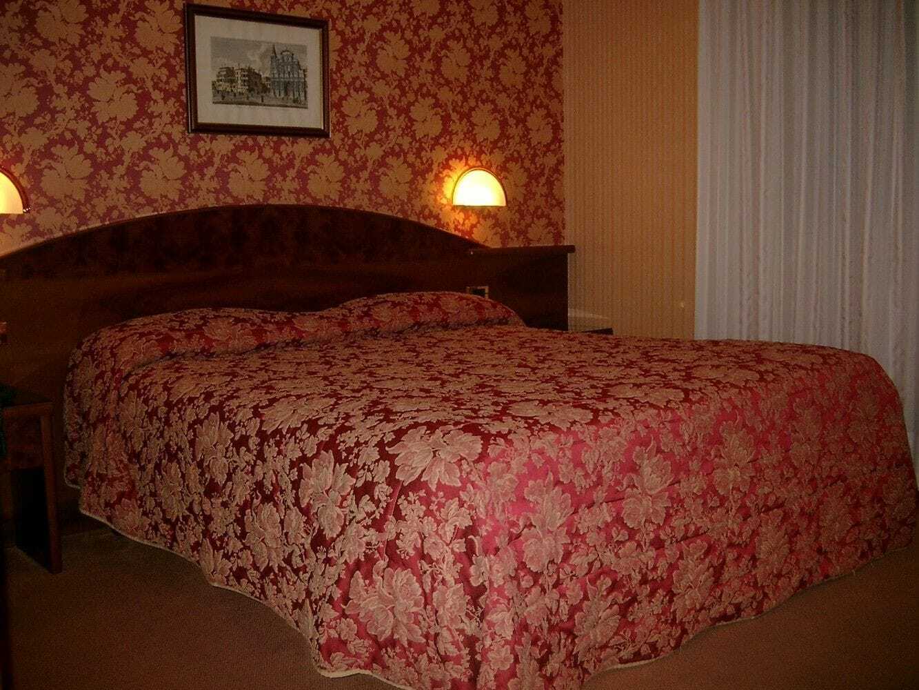 Hotel Poppi Мира Екстериор снимка